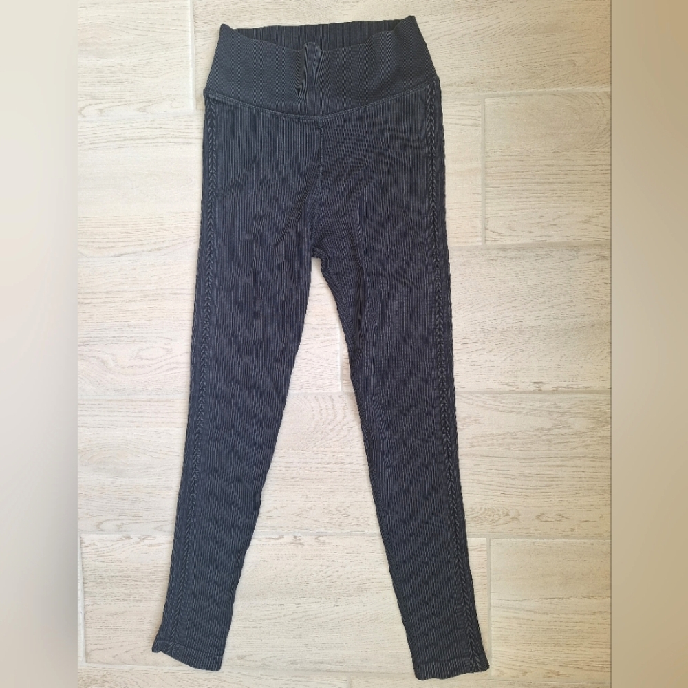 Offline aerie Women's Light Black High Rise 7/8 Ribbed Seamless Leggings Medium